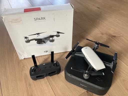 Zdjęcie oferty: Dron DJI Spark wersja combo