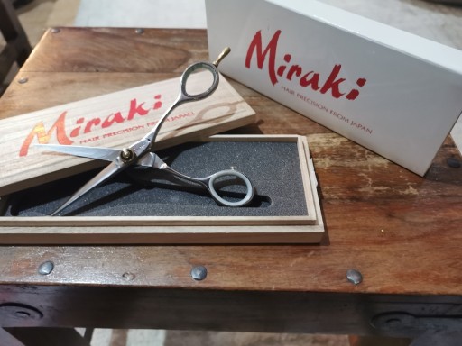 Zdjęcie oferty: Japońskie nożyczki fryzjerskie Miraki 5,0 "z prost