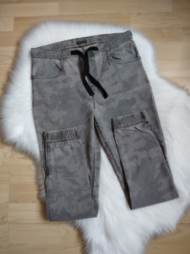 Zdjęcie oferty: Joggery damskie w moro Diverse 36/38