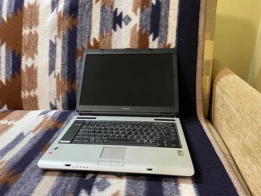 Zdjęcie oferty: TOSHIBA EQUIUM LAPTOP + ZASILACZ RETRO KOMPUTER