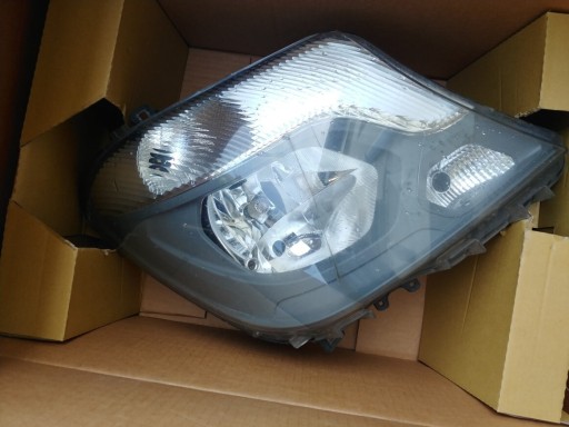 Zdjęcie oferty: MERCEDES BENZ SPRINTER 13- LAMPA PRAWY PRZÓD