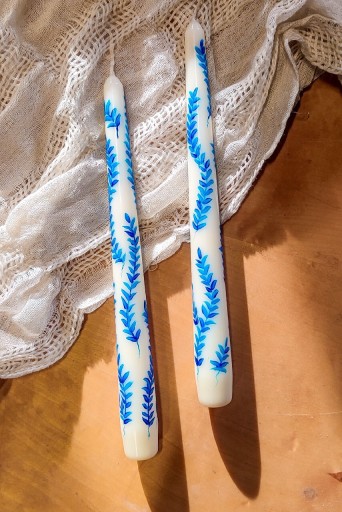 Zdjęcie oferty: Ręcznie malowana świeca stołowa niebieskie liście 
