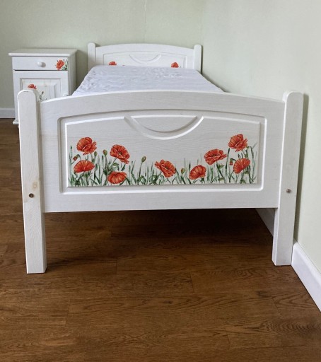 Zdjęcie oferty: Łóżko, materac i szafka nocna drewniane.