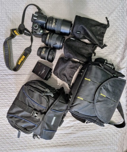 Zdjęcie oferty: Nikon d3100 zestaw plus trzy obiektywy nikkor