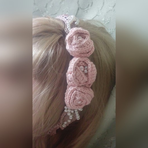 Zdjęcie oferty: Opaska do włosów, ozdobiona koronką i perłami