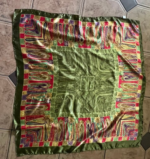 Zdjęcie oferty: Chusta/apaszka,wymiary;87cmx92cm,wg metki poliester,lata 60-te-stan bdobry