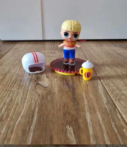 Zdjęcie oferty: Lol surprise- chłopiec z kaskiem