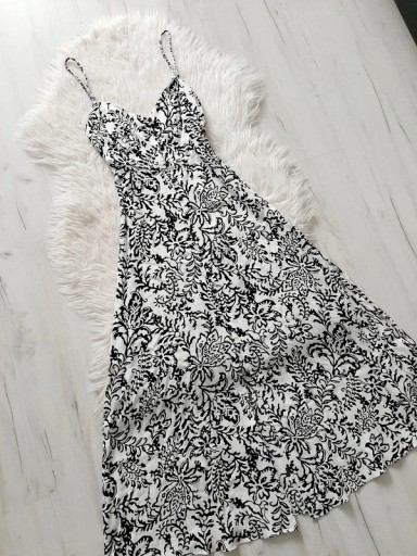 Zdjęcie oferty: ZARA biało czarna sukienka kwiatki Pin-up S 36