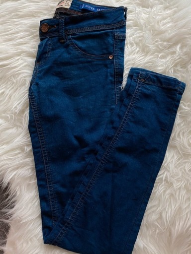 Zdjęcie oferty: Spodnie super skinny bershka rozmiar 34 elastyczne