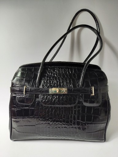 Zdjęcie oferty: Elegancka torebka na ramię lakierowana czarna