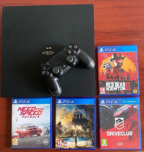 Zdjęcie oferty: Konsola PlayStation 4 Pro, Kontroler, 3 gry