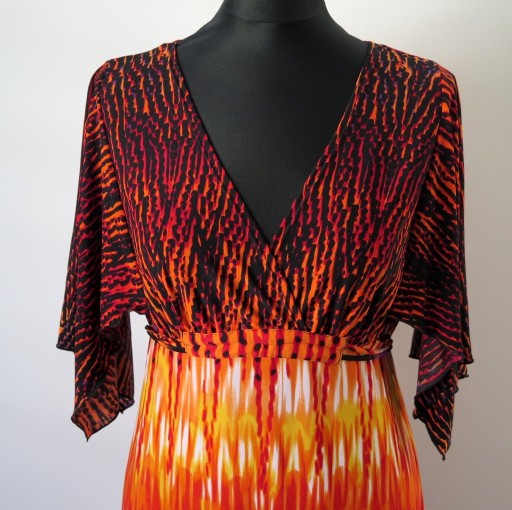 Zdjęcie oferty: Piękna suknia Valerie Bertinelli, r. 40 L