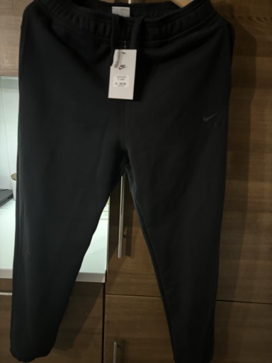 Zdjęcie oferty: Spodnie dresowe nike air max m/d 170 