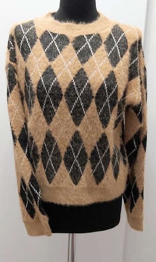 Zdjęcie oferty: Sweterek zimowy z wzorem.