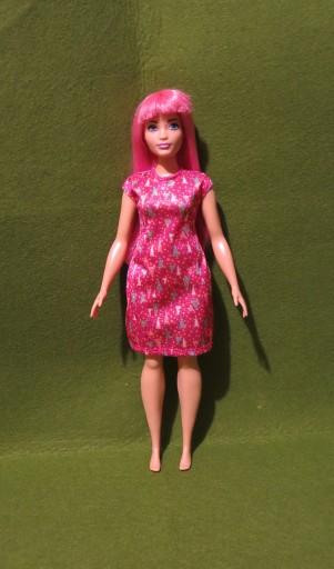 Zdjęcie oferty: Lalka Barbie, różowe włosy, curvy