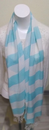 Zdjęcie oferty: Markowy jedwabny duży szal niebiesko biały