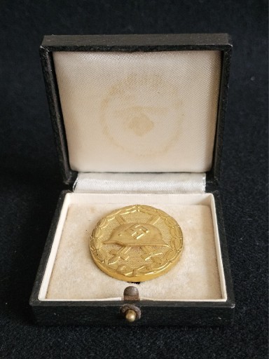 Zdjęcie oferty: Niemcy, III Rzesza Złota Odznaka za Rany w pudełku