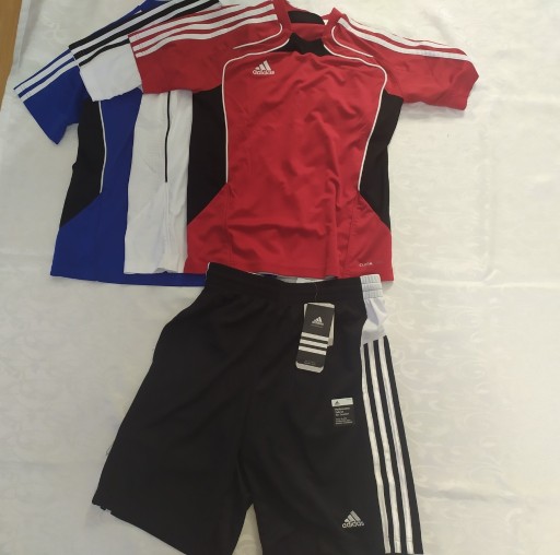Zdjęcie oferty: Sportowy komplet dziecięcy Adidas, roz M