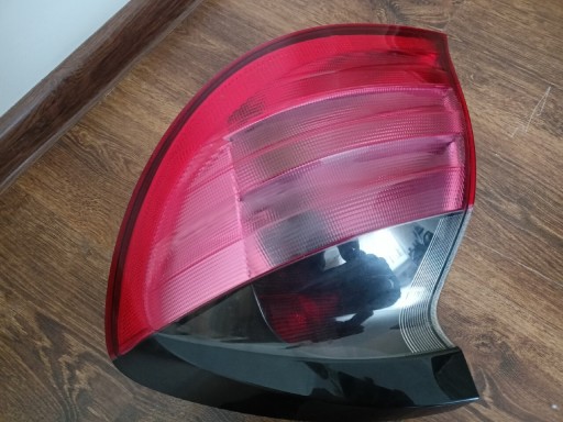 Zdjęcie oferty: Lampa prawy tył mercedes c-180 komprespr coup