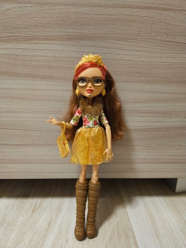 Zdjęcie oferty: Lalka Ever After High - Rosabella Beauty