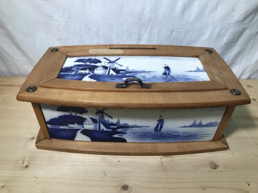 Zdjęcie oferty: DELFT Z MOTYWAMI HOLENDERSKIMI - POJEMNIK NA CHLEB