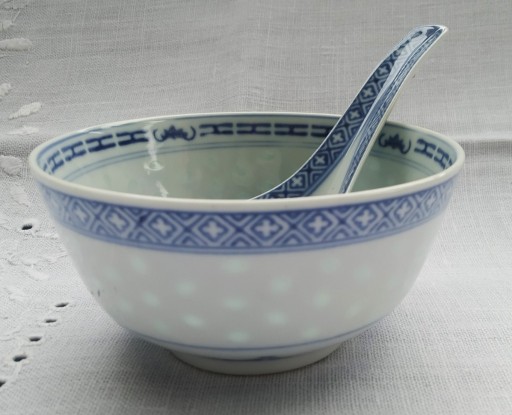Zdjęcie oferty: Chińska miseczka z łyżką, porcelana ryżowa 