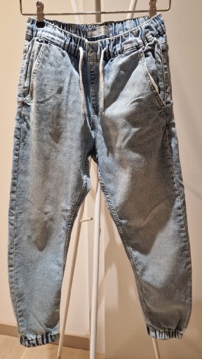 Zdjęcie oferty: Spodnie  męskie jeansy BERSHKA JOGGER XS