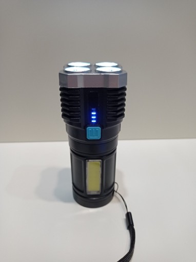 Zdjęcie oferty: Latarka LED mocna akumulator