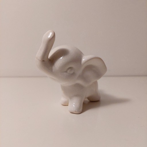 Zdjęcie oferty: Ceramiczny słoń figurka biały vintage 90s