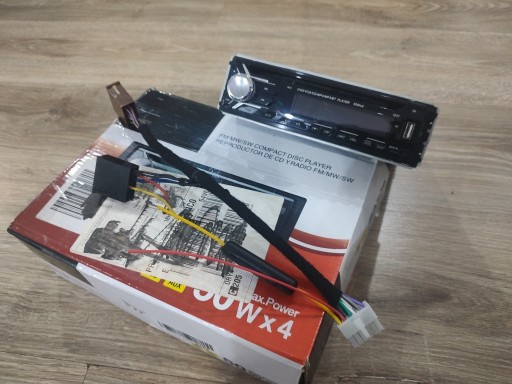 Zdjęcie oferty: Radio samochodowe USB + AUX jak nowe 50wx4