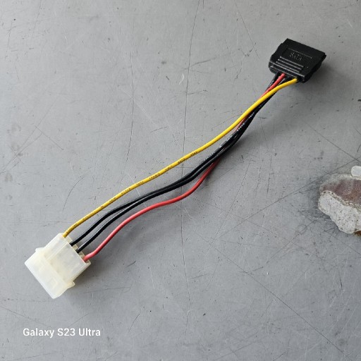 Zdjęcie oferty: Przejściówka z 1x molex do 1x sata 20 cm używana Adapter Przejscie ATA sprw