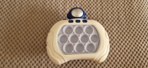 Zdjęcie oferty: gra POP IT elektroniczna kosmonauta klikuś antystresowa