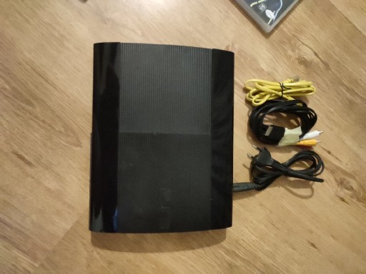 Zdjęcie oferty: Konsola PS3 plus 2 pady plus gry