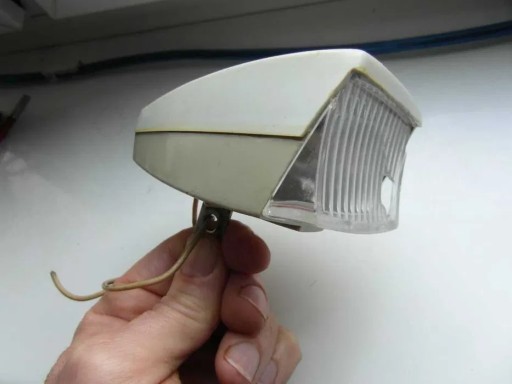 Zdjęcie oferty: LAMPA Lampka Przód - PRL Retro ROMET-Predom - wada