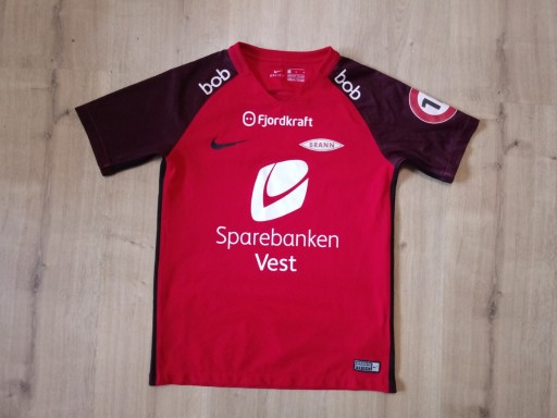 Zdjęcie oferty: Nike SK Brann koszulka piłkarska dla chłopca 137cm