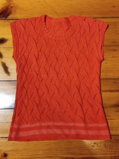 Zdjęcie oferty: Ręczne robiona bluzka/sweter bez rękawów 