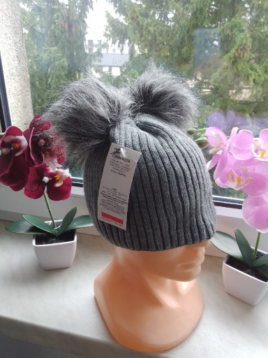 Zdjęcie oferty: Czapka damska dwa pompony 
