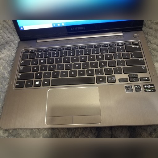 Zdjęcie oferty: Laptop dotykowy Samsung Seria 5 Ultrabook i5