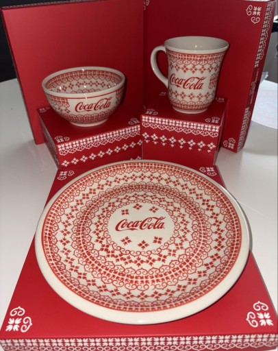 Zdjęcie oferty: Coca-cola X Bolesławiec Limitowany zestaw (Talerz + miska + kubek)