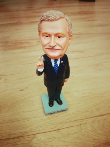 Zdjęcie oferty: Statuetka Prezydenta, figurka, prezent Lech Wałęsa