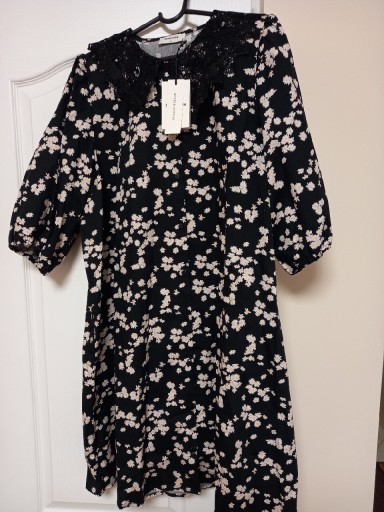 Zdjęcie oferty: Nowa czarna sukienka w kwiatki r 42 XL