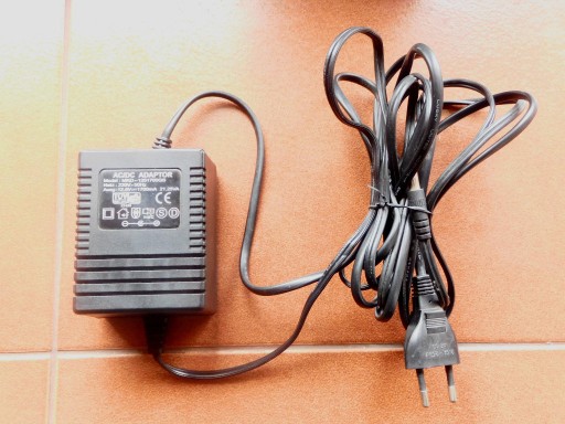 Zdjęcie oferty: AC/DC adapter / zasilacz MKD – 12,5V – 1700mA. BDB