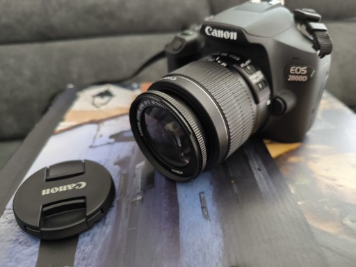 Zdjęcie oferty: Aparat CANON EOS 2000D