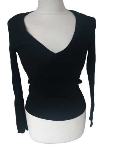 Zdjęcie oferty: Stradivarius obcisły czarny sweter głęboki dekolt r S/36