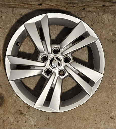 Zdjęcie oferty: Felga aluminiowa SKODA 6V0601025M FABIA 3 III