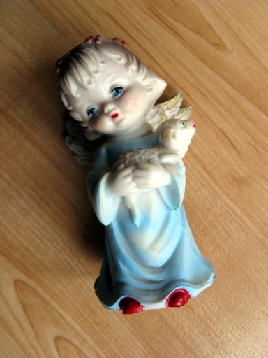 Zdjęcie oferty: Figurka aniołek owcieczka tworzywo wys. 9 cm