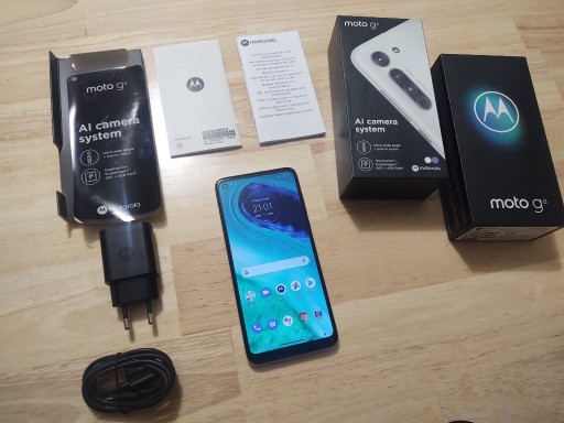 Zdjęcie oferty: Motorola moto G8 4/64GB - komplet - okazja!