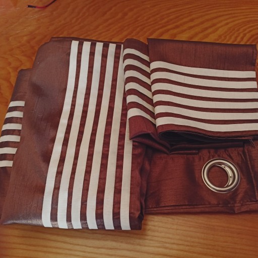 Zdjęcie oferty: DWIE PIĘKNE  ZASŁONY NA PRZELOTKACH I DWA JAŚKI 