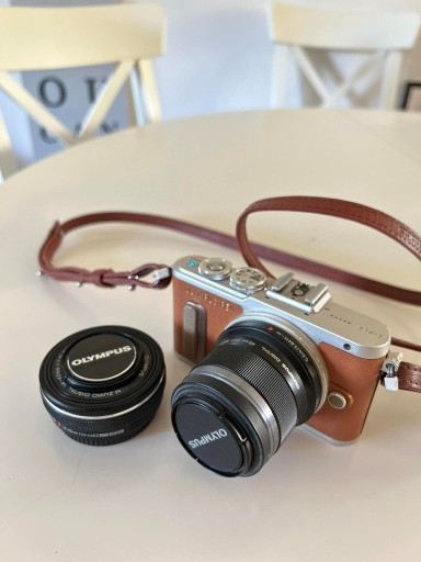 Zdjęcie oferty: Zestaw Olympus PEN i 2 obiektywy: 14-42 mm i 45 mm