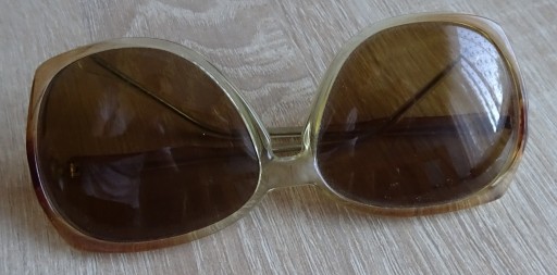 Zdjęcie oferty: Okulary przeciwsłoneczne plastikowe retro